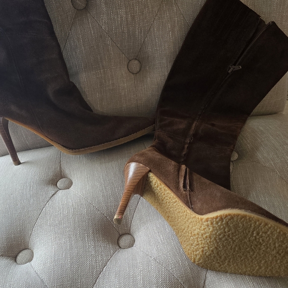 Banana Republic Made in Spain Vintage Brown Suede 3" Heel Pointed Toe Boots, 8M - Picture 2 of 10